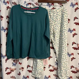 Hanes ❗️clearance❗️ Sleep set thumbnail 1