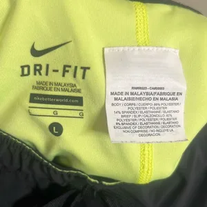 ✨NIKE Women's Phantom 2-in-1 Running Dri-Fit Sz Large Shorts✨ thumbnail 6