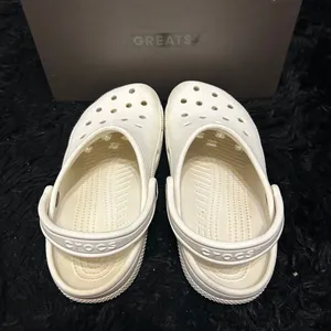 CROCS white clogs mules sandals shoes women’s 9 / mens 7 Preowned thumbnail 4