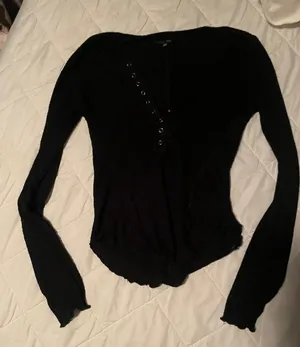 Size Small Long Sleeve Tee Black thumbnail 1