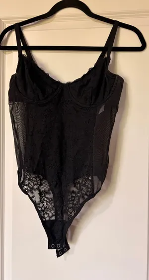 Hollister Laced black top thumbnail 1