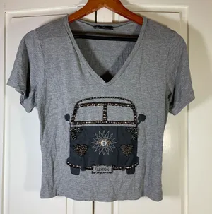 Baru Gray Beaded Graphic Tee M Brazil Van Fashion V-Neck Stretch Shirt READ‎ thumbnail 1