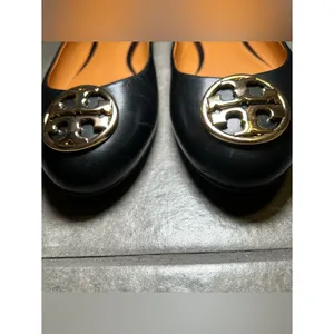 Tory Burch Black Leather Gold Logo Slip On Ballet Flats Women’s Shoe Size 8 thumbnail 4