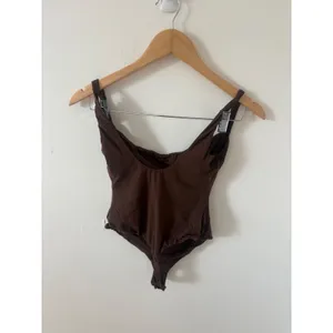 SKIMS Chocolate Brown Cowl Neck Thong Bodysuit Small Sleeveless Stretch Top thumbnail 2