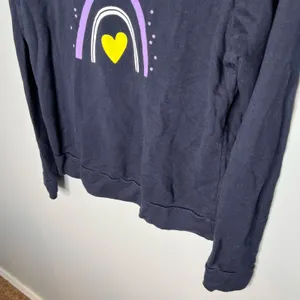 SUNDRY navy blue rainbow heart pullover long sleeve terry sweatshirt size 0/ XS thumbnail 4