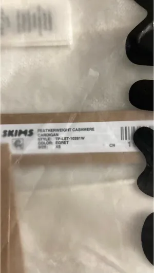 SKIMS Cashmere Cardigan XS thumbnail 6