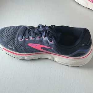 Brooks Women's Athletic Shoes in Black and Pink b52 thumbnail 2