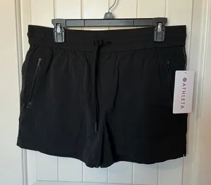 NWT Athleta Trekkie North Short Medium Black thumbnail 1