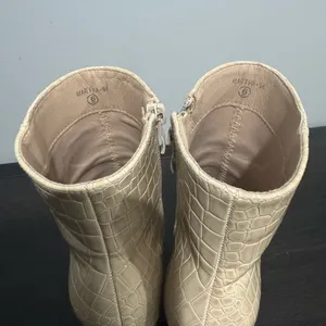 Cowboy TOP Moda Textured Cream Ankle Booties thumbnail 5