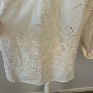 NWT By Anthropologie White Button Up Eyelet Blouse Floral Breezy Spring Size M thumbnail 13