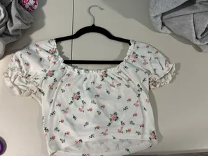 SheIn White Floral Print Puff Sleeve Milkmaid Crop Top thumbnail 2