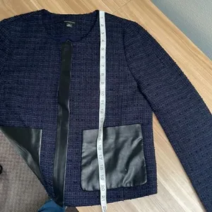 Ann Taylor Tweed suit jacket. Dark Academia. Size 4** See measurements. Cropped. thumbnail 6