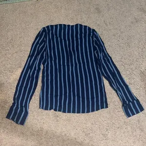 Reformation Risque Top‎ Two Button Long Sleeve Sinatra Stripes Blue XS thumbnail 6