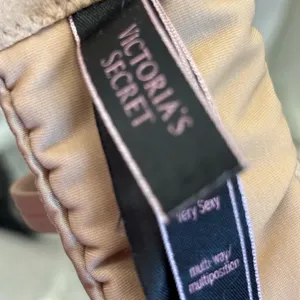 Victoria's Secret Tan Bra‎ thumbnail 3