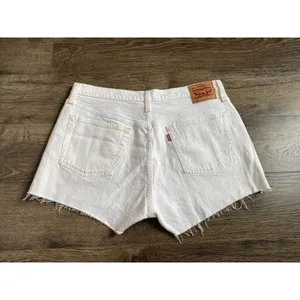NWOT Womens Levis 501 white cut off denim shorts high rise 2.5in inseam size 32‎ thumbnail 2