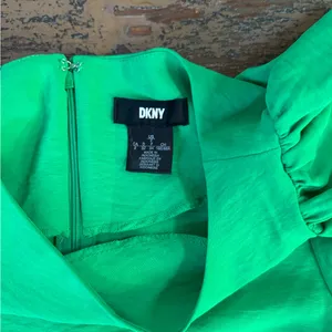 DKNY Kelly Green Drop Waist Flutter Sleeve Ruffle Hem Dress Size 2 💚🍄 thumbnail 9