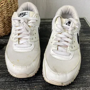 Nike Air Max DH8010 White & Black Athletic Sneaker Shoes 7 thumbnail 3