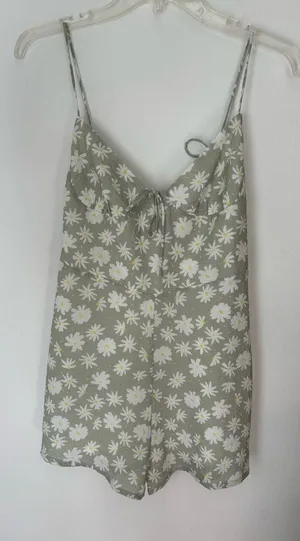 Princess Polly Green Daisy Print Romper Size 6 Smocked Back V Neck thumbnail 1