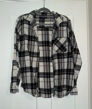 American Eagle Black and white flannel thumbnail 1
