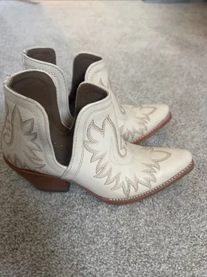 Women’s Cream Western-Style Leather Ankle Boots thumbnail 3