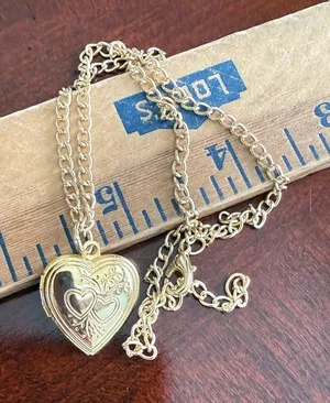 Vintage Gold Tone Locket Necklace thumbnail 1