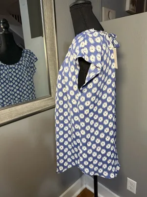 NWT Lauren Conrad Blue Floral Tie Back Pleat Neck Blouse Size Medium. thumbnail 4