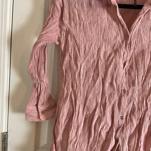 Zara Pink Crinkle Textured Button-Up Blouse - Size M thumbnail 5
