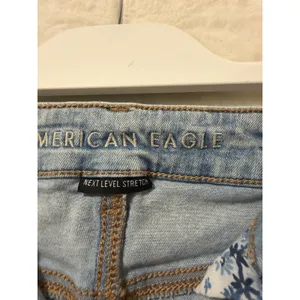American Eagle Womens 2 Next Level Stretch Distressed Floral Denim Shorts Light thumbnail 3