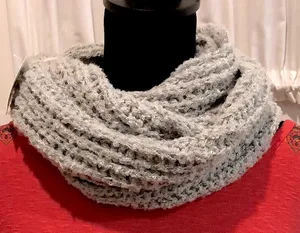 Women’s Grey Cable Knit Infinity Scarf / Neck Warmer NWT Gray thumbnail 1