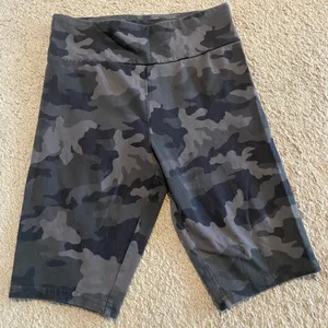 Wild Fable Gray/Back Camouflage Biker Shorts thumbnail 1