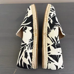 M.Gemi Espadrilles Agio 39.5 Black White Tropical Floral Print Slip On Loafers thumbnail 5