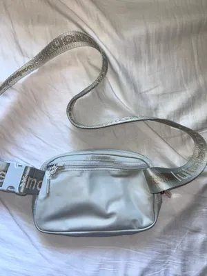 Lululemon Everywhere Belt Bag white and gold thumbnail 2