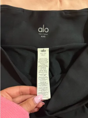 Alo V-Cute Running Shorts thumbnail 5