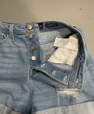 Hollister Ultra High-Rise Mom Shorts thumbnail 3