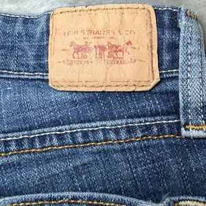 Levis Womens Size 9M Superlow 524 Jeans Bootcut Flare Low Rise Blue Denim thumbnail 4