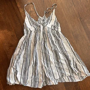 Striped O’Neill Summer Dress in White and Navy thumbnail 1