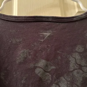 Gymshark Womens KK Twins Raw Crop Top Shirt Size Large Black Grey Destroyed Look thumbnail 3