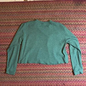 GREEN WAFFLE KNIT LONG SLEEVE BASIC TEE thumbnail 3