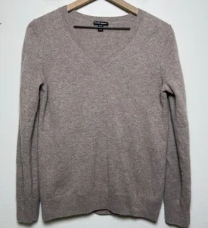 Hilary Radley‎ Womens 100% Cashmere Sweater M Taupe V-Neck Luxury Academia thumbnail 1