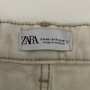 Zara Cream Wide Leg Jeans Size 4 High Rise Raw Hem Minimalist Denim thumbnail 4
