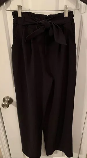 Lululemon black high waisted pants with pockets no size tag fits 0-2 thumbnail 1