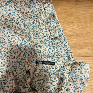 Zara Floral Cream and Green Women's Skirt thumbnail 6