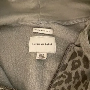American Eagle cheetah print sweatshirt- small thumbnail 2