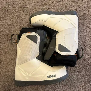 Thirty Two Snowboarding Boots Size 8.5 thumbnail 1