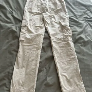 Abercrombie Women's Cream Relaxed Cargo Pants thumbnail 8