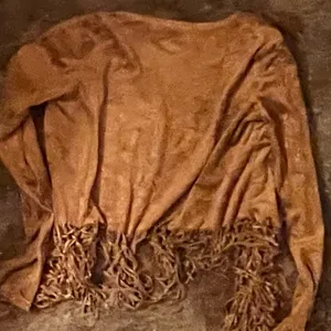Tan faux suede Shein jacket with fringe. Size small and never worn. thumbnail 2