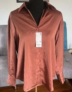 New with tags Uniqlo Women's Copper satin Button-Down Shirt size small thumbnail 1