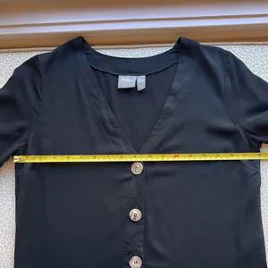 ASOS Black Button-Up V Neck Short Sleeve Women's Top size 4 thumbnail 9