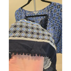 Crown & Ivy Large Blue Geometric Boho Peasant Top Lace Trim Tunic Womens L thumbnail 4