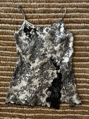 Vintage Y2K Victoria's Secret Black and toile White Floral Lace nightie thumbnail 3
